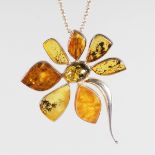 AN AMBER PENDANT on a silver chain.