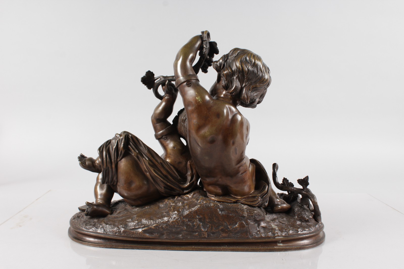 A GOOD 19TH CENTURY FRENCH BRONZE GROUP OF TWO YOUNG CUPIDS depicting harvest, holding grapes. 15ins - Image 7 of 9