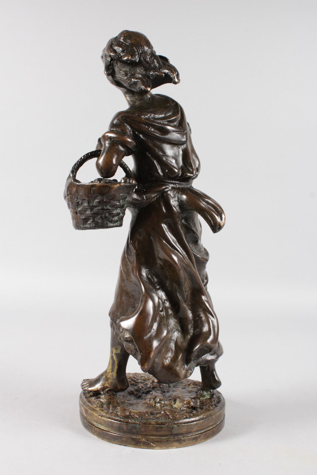 A 19TH CENTURY FRENCH BRONZE OF A YOUNG WOMAN carrying a basket of fruit and standing on a - Image 4 of 5