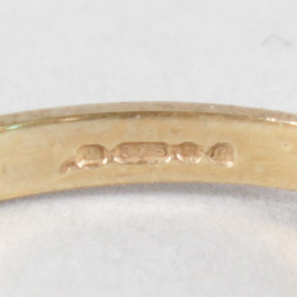 A FIVE STONE HALF HOOP 9CT YELLOW GOLD RING. - Image 3 of 3