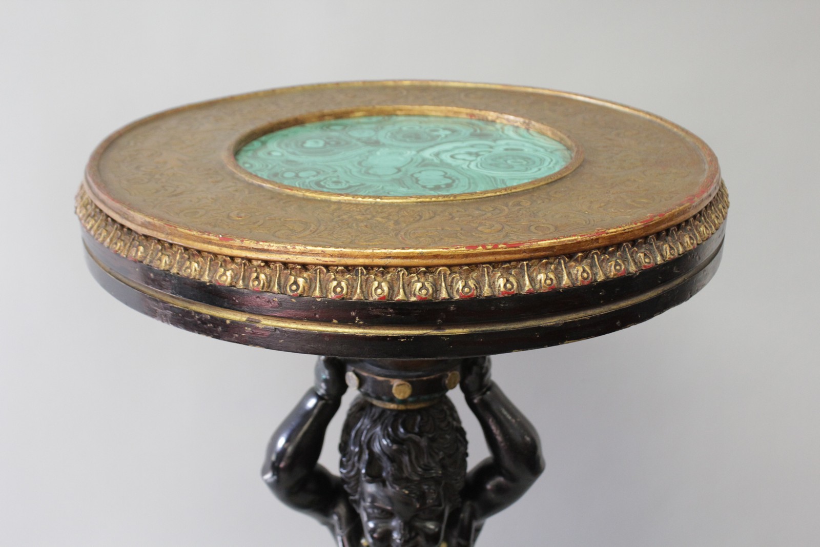 A SUPERB PAIR OF CARVED PAINTED AND GILDED BLACKAMOOR STANDS, the tops inset with a malachite panel, - Image 5 of 5