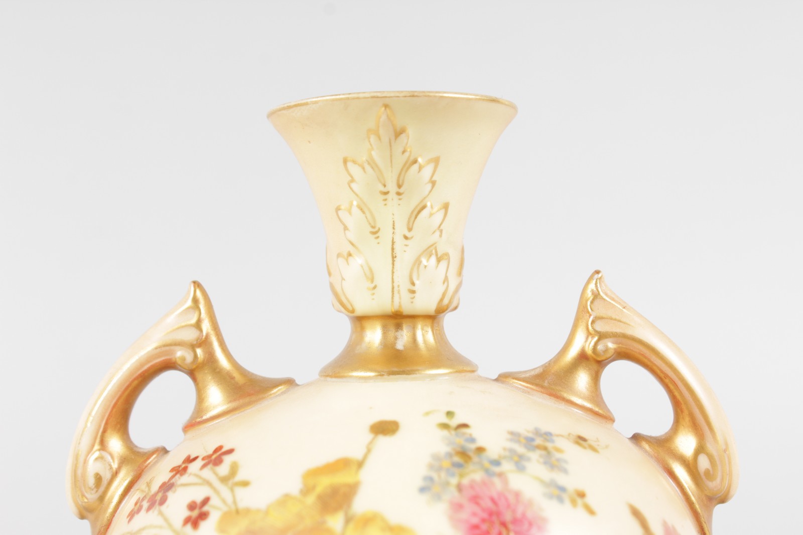 A ROYAL WORCESTER TWO HANDLED BLUSH IVORY VASE, painted with flowers, shape 2249, date code for - Image 2 of 8
