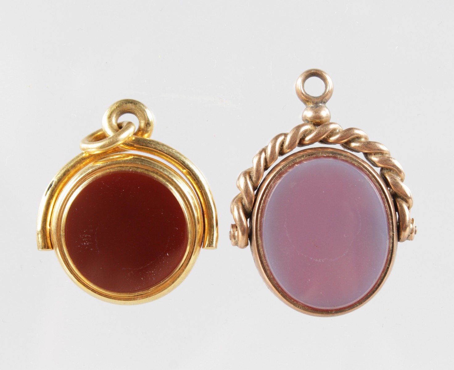 AN 18CT GOLD SWIVEL FOB and a 9CT GOLD SWIVEL FOB (2). - Image 2 of 4