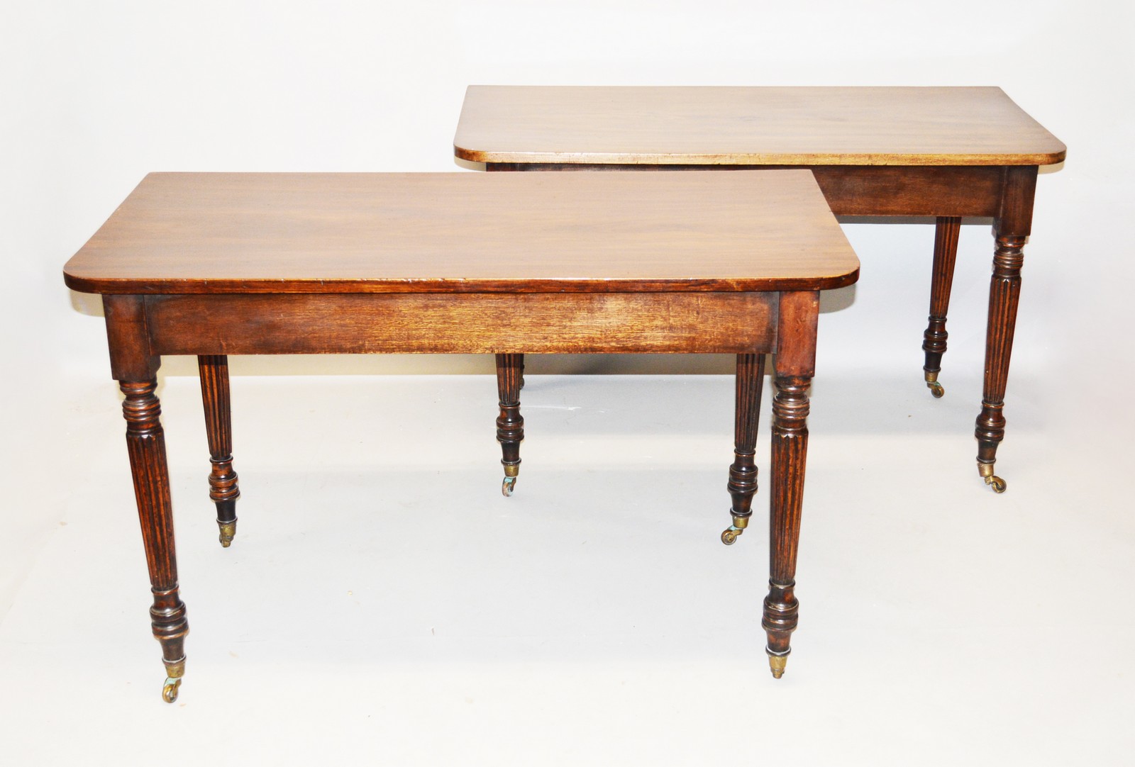A 19TH CENTURY MAHOGANY EXTENDING DINING TABLE, In the Manner of Gillows, with a pair of rounded - Image 2 of 4