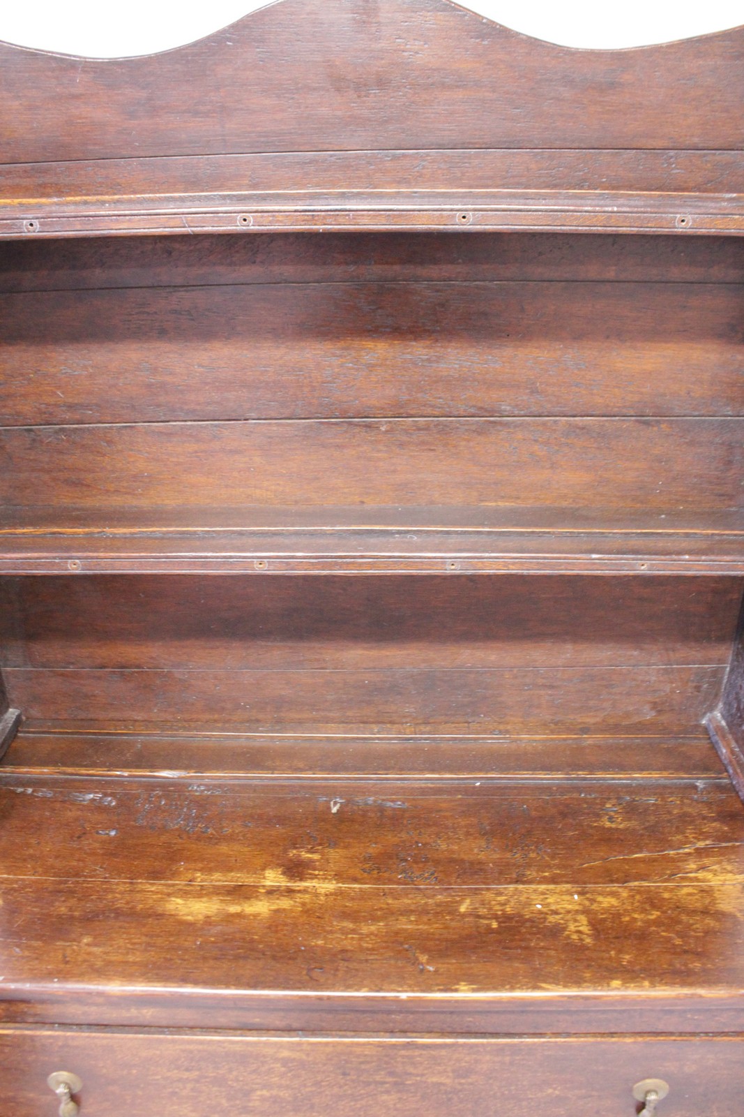 A RUSTIC OAK DRESSER OF SMALL SIZE, 20TH CENTURY, with a double Delft rack over a base with a single - Image 2 of 3