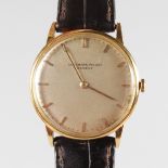A GENTLEMAN'S AUDEMARS PIQUET 18CT YELLOW GOLD WRISTWATCH with leather strap, No. 21303, in a red