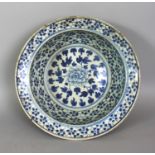 AN 18TH/19TH CENTURY CHINESE BLUE & WHITE PROVINCIAL PORCELAIN BOWL, painted to its centre with