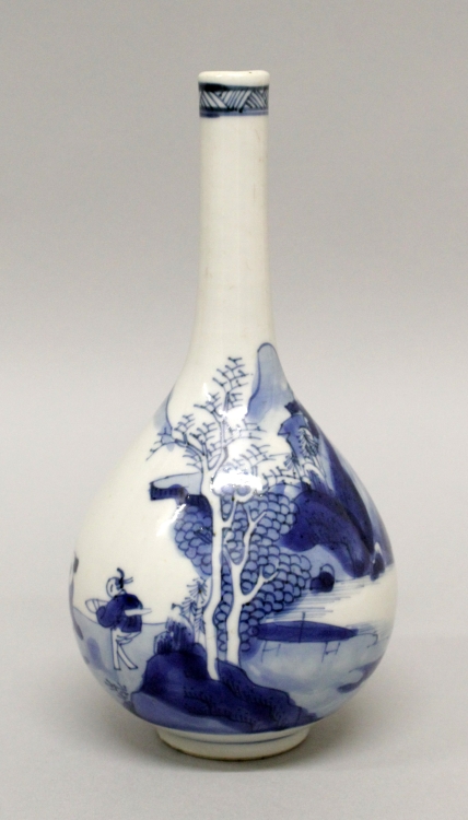 A CHINESE KANGXI PERIOD BLUE & WHITE PORCELAIN BOTTLE VASE, circa 1700, the pear-form body painted - Image 4 of 8