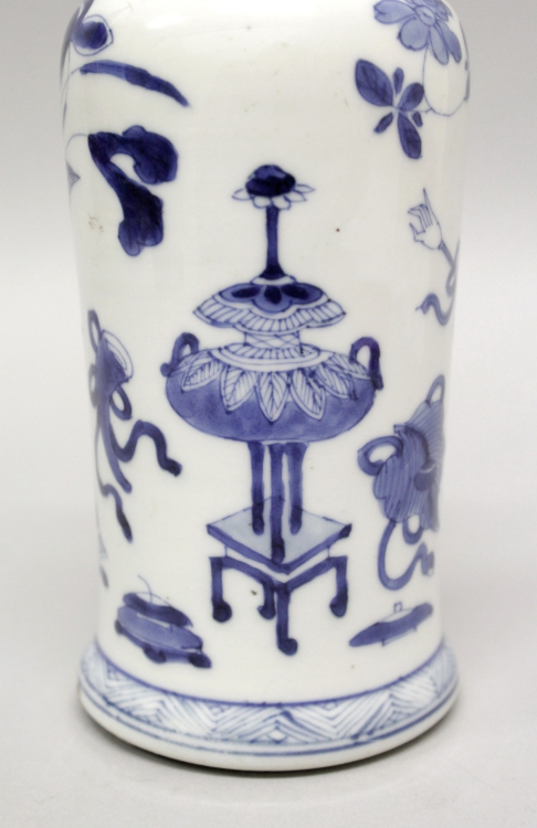 A CHINESE KANGXI PERIOD ISLAMIC MARKET BLUE & WHITE PORCELAIN VASE, circa 1700, painted with a - Image 6 of 9