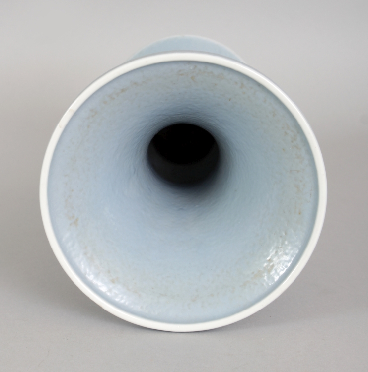 A 19TH CENTURY CHINESE CLAIRE-DE-LUNE PORCELAIN GU VASE, the sides moulded beneath the glaze with - Image 4 of 6