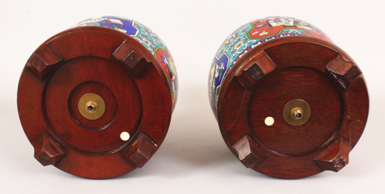 A PAIR OF 20TH CENTURY CHINESE CLOISONNE JARS & COVERS, fitted for electricity, each decorated - Image 8 of 8