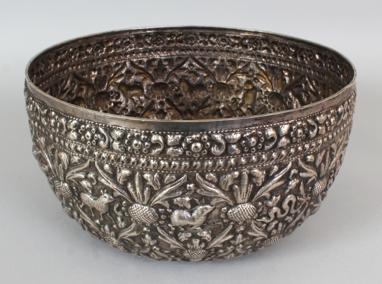 A LARGE UNUSUAL INDO-PERSIAN STYLE SILVER-METAL BOWL, with impressed Chinese character maker's marks - Image 5 of 10