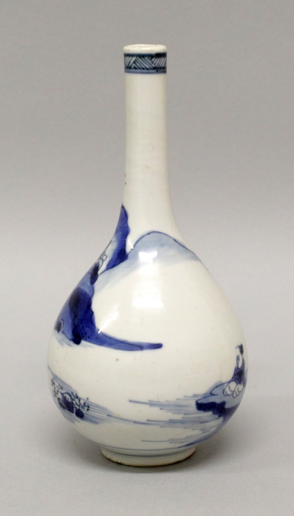 A CHINESE KANGXI PERIOD BLUE & WHITE PORCELAIN BOTTLE VASE, circa 1700, the pear-form body painted - Image 2 of 8