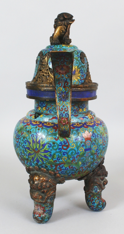 A LARGE EARLY 20TH CENTURY CHINESE CLOISONNE & GILT METAL TRIPOD CENSER & COVER, the sides decorated - Image 2 of 10