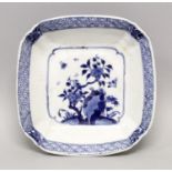 A CHINESE KANGXI PERIOD BLUE & WHITE PORCELAIN DISH, circa 1700, the interior centre painted with
