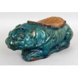 A CHINESE MING DYNASTY TURQUOISE GLAZED STONEWARE PILLOW, modelled in the form of a crouching