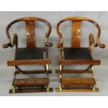 A PAIR OF GOOD QUALITY 20TH CENTURY CHINESE HARDWOOD FOLDING HORSESHOE BACK CHAIRS, with engraved