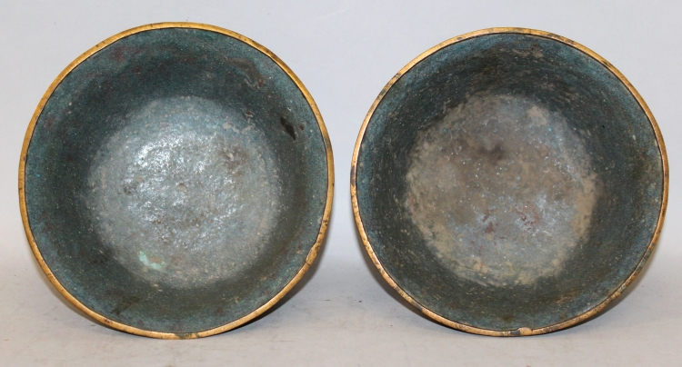 A PAIR OF 19TH CENTURY ORIENTAL MING STYLE CLOISONNE BOWLS, each decorated on a turquoise ground - Image 4 of 5