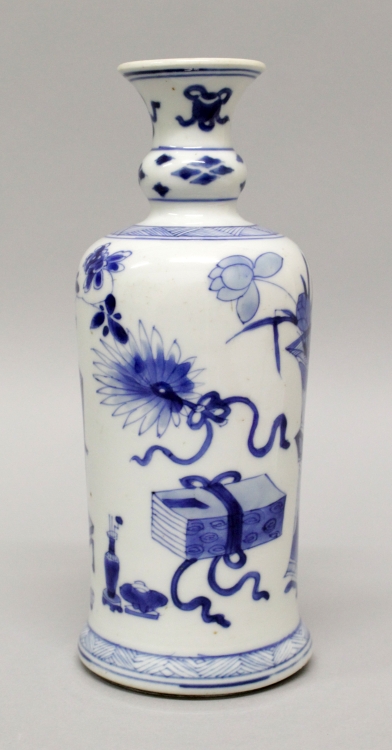 A CHINESE KANGXI PERIOD ISLAMIC MARKET BLUE & WHITE PORCELAIN VASE, circa 1700, painted with a - Image 3 of 9