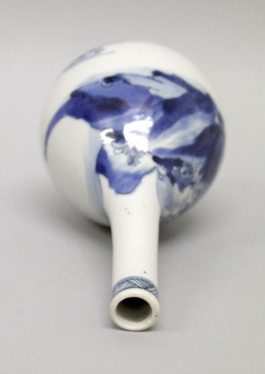 A CHINESE KANGXI PERIOD BLUE & WHITE PORCELAIN BOTTLE VASE, circa 1700, the pear-form body painted - Image 6 of 8