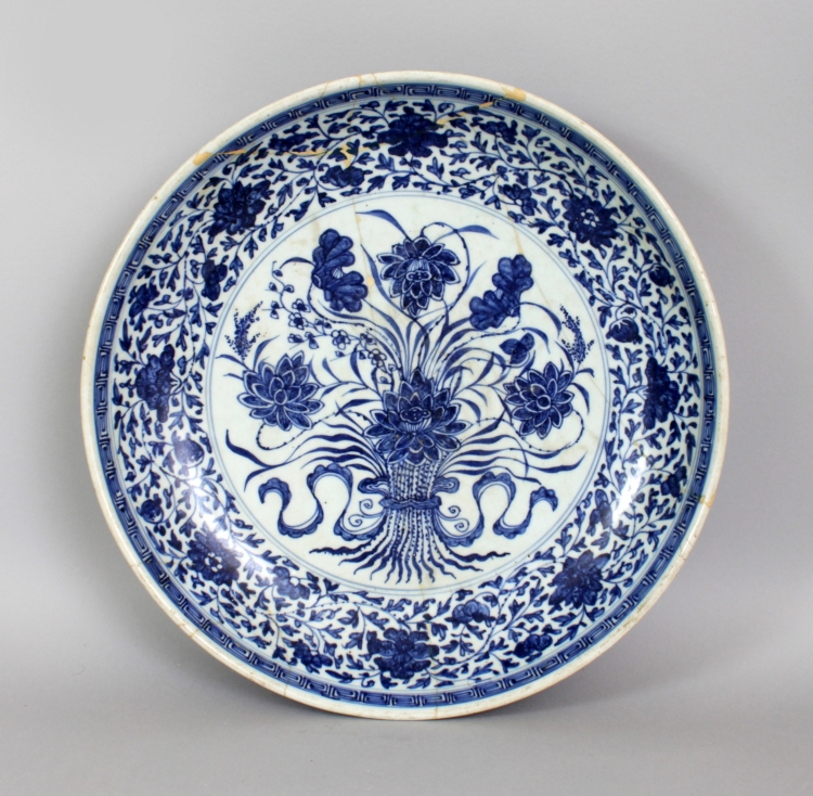 A LARGE CHINESE YONGZHENG PERIOD MING STYLE 'LOTUS BOUQUET' PORCELAIN DISH, of saucer shape, the