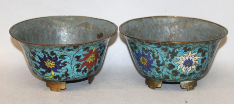 A PAIR OF 19TH CENTURY ORIENTAL MING STYLE CLOISONNE BOWLS, each decorated on a turquoise ground - Image 3 of 5