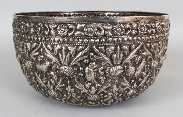 A LARGE UNUSUAL INDO-PERSIAN STYLE SILVER-METAL BOWL, with impressed Chinese character maker's marks - Image 3 of 10