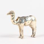 A SMALLER CAMEL PIN CUSHION. Birmingham 1911. Maker: A. & L. LTD. 6cms long, 5cms high.