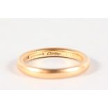 A CARTIER 18CT YELLOW GOLD WEDDING RING.