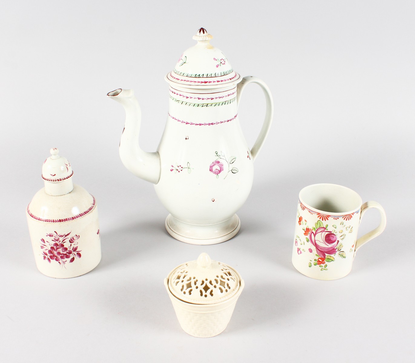 A LATE 18TH/EARLY 19TH CENTURY PEALWARE COFFEE POT AND COVER, a pearlware tea canister and cover