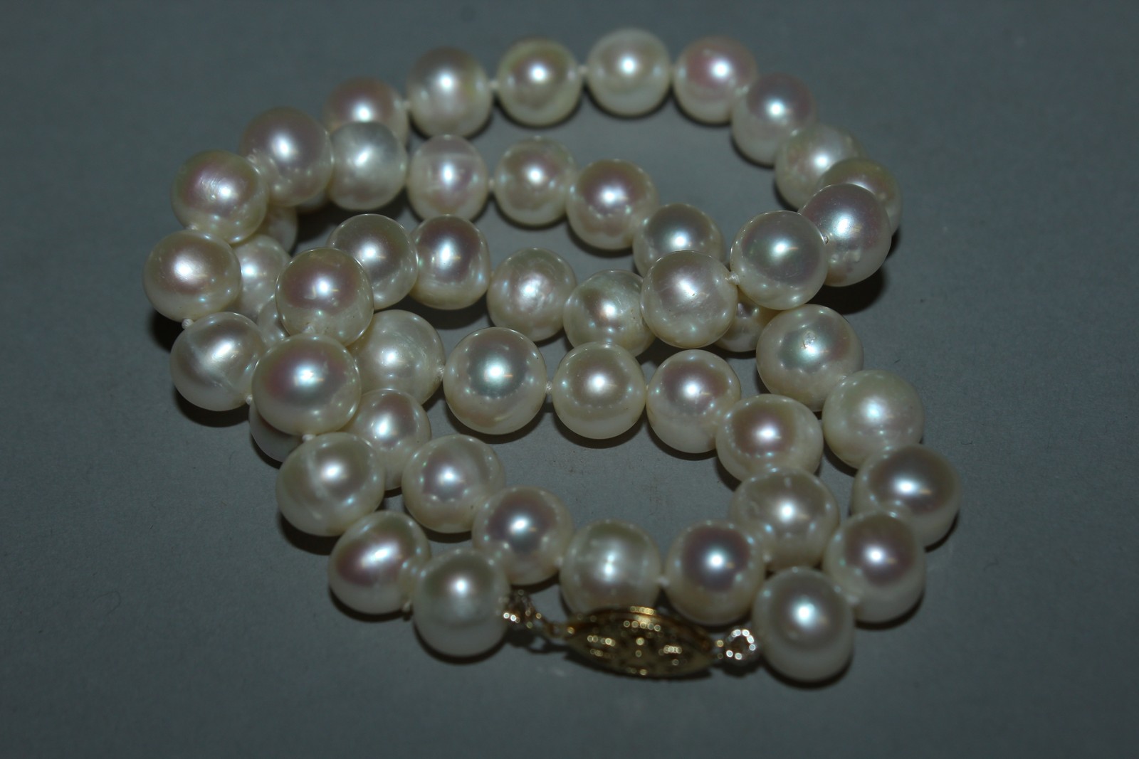 A STRING OF PEARLS with 14ct gold clasp. - Image 3 of 4