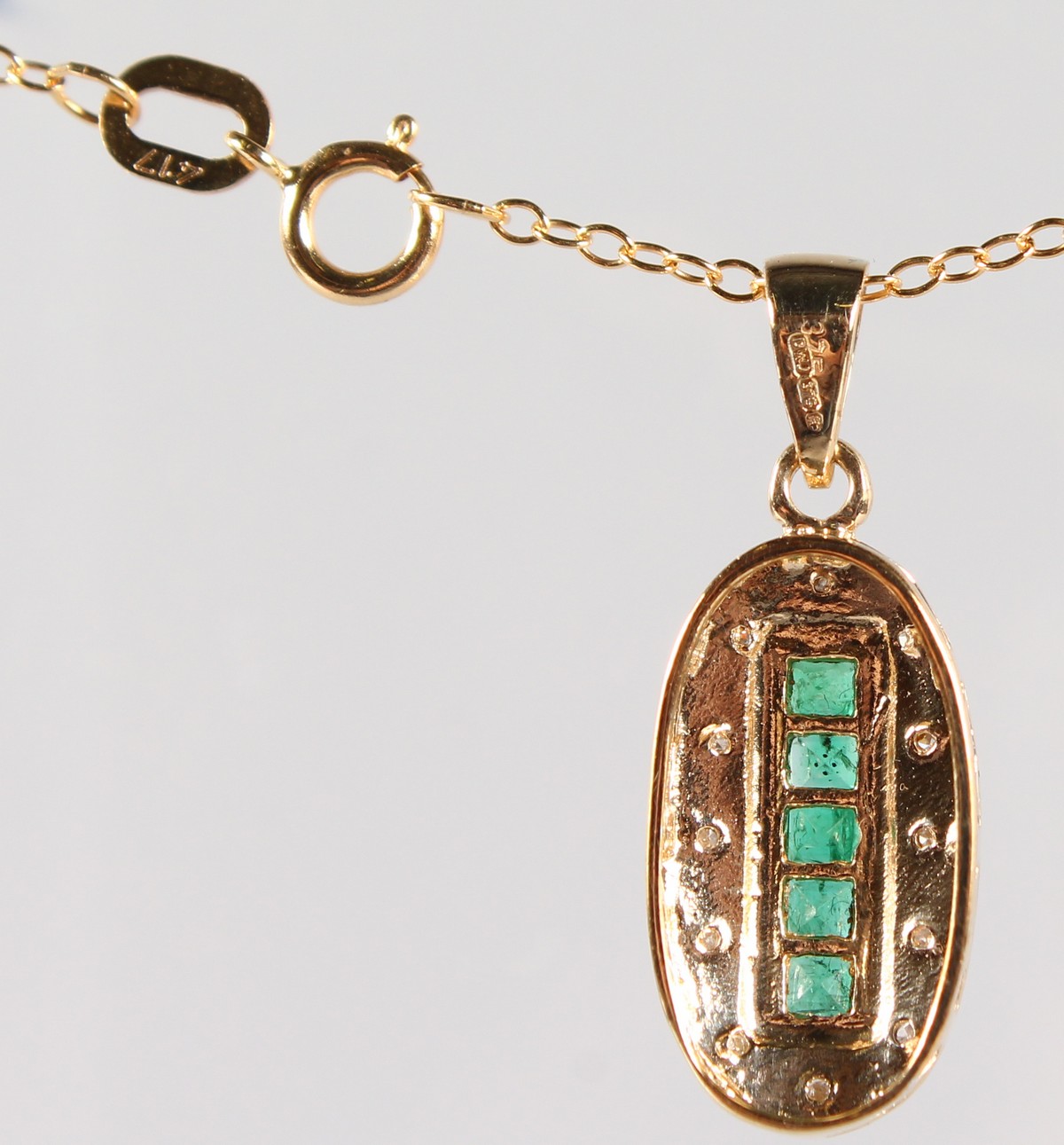 A 9CT GOLD CALIBRE CUT EMERALD PENDANT AND CHAIN. - Image 2 of 2