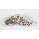 A NOVELTY SILVER BOARS HEAD CANE HANDLE.