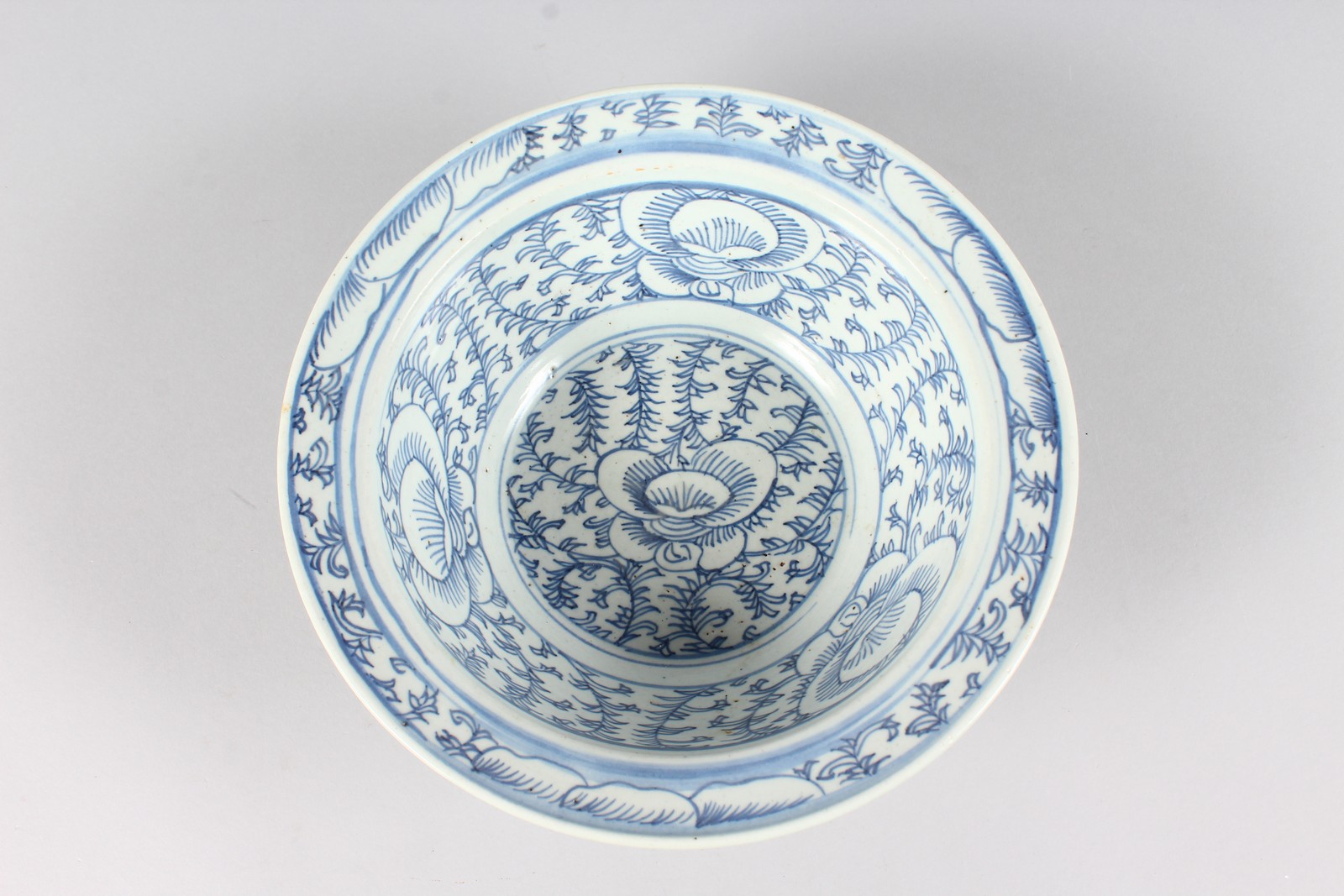 A CHINESE BLUE AND WHITE CIRCULAR BOWL. 11ins diameter. - Image 2 of 3