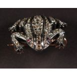 A GOLD DIAMOND FROG BROOCH.