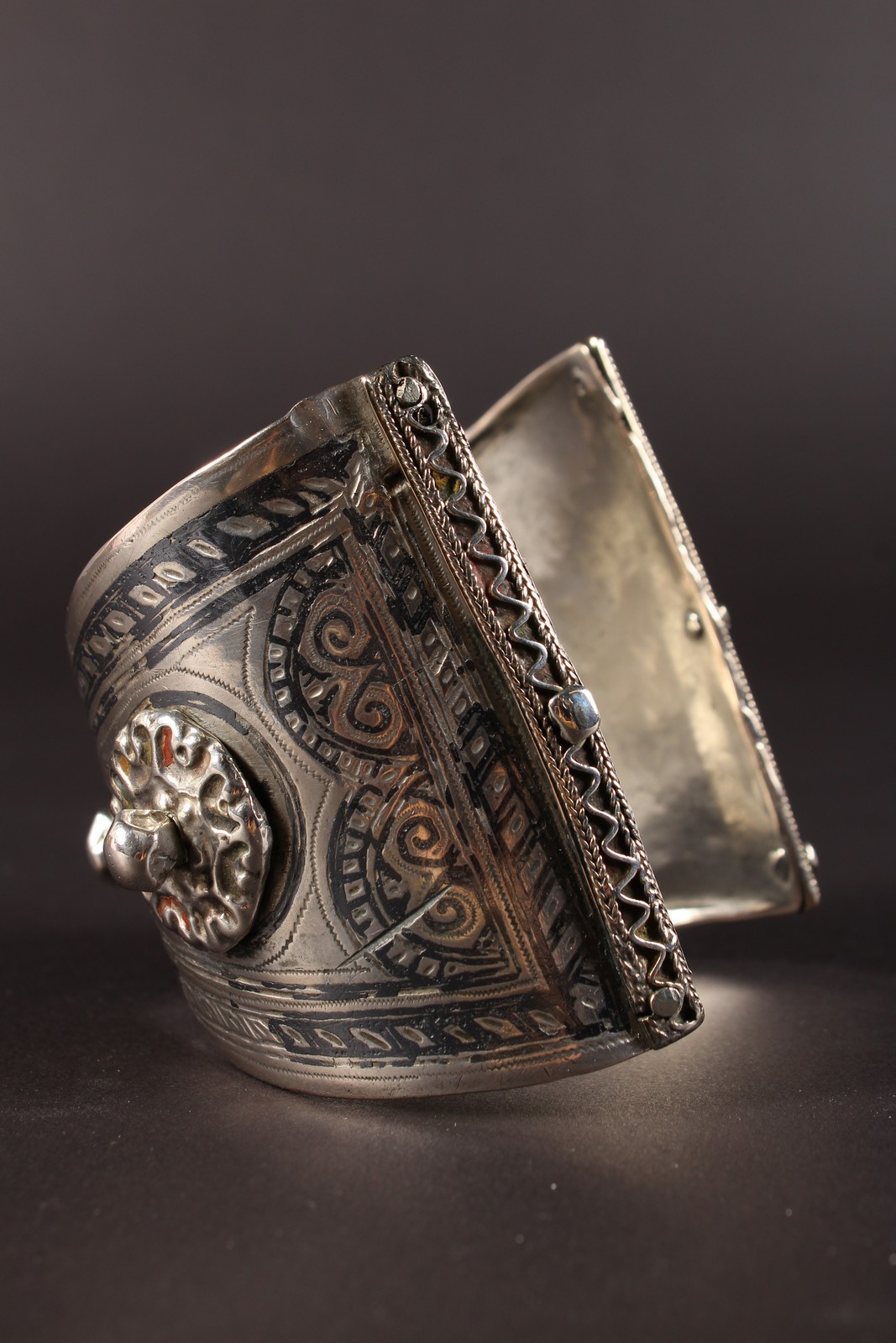 A SILVER NIELLO BRACELET. - Image 3 of 3