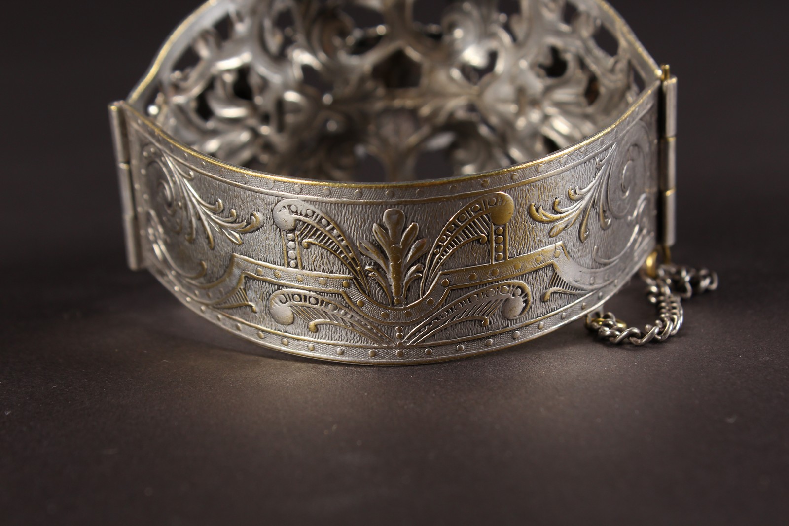 AN ALGERIAN PIERCED SILVER BANGLE with star inside crescent moon mark. - Image 4 of 5