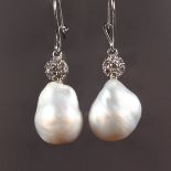 A GOOD PAIR OF 18CT WHITE GOLD BAROQUE PEARL AND DIAMOND DROP EARRINGS.