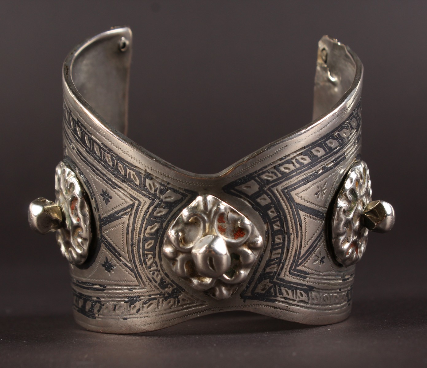 A SILVER NIELLO BRACELET. - Image 2 of 3