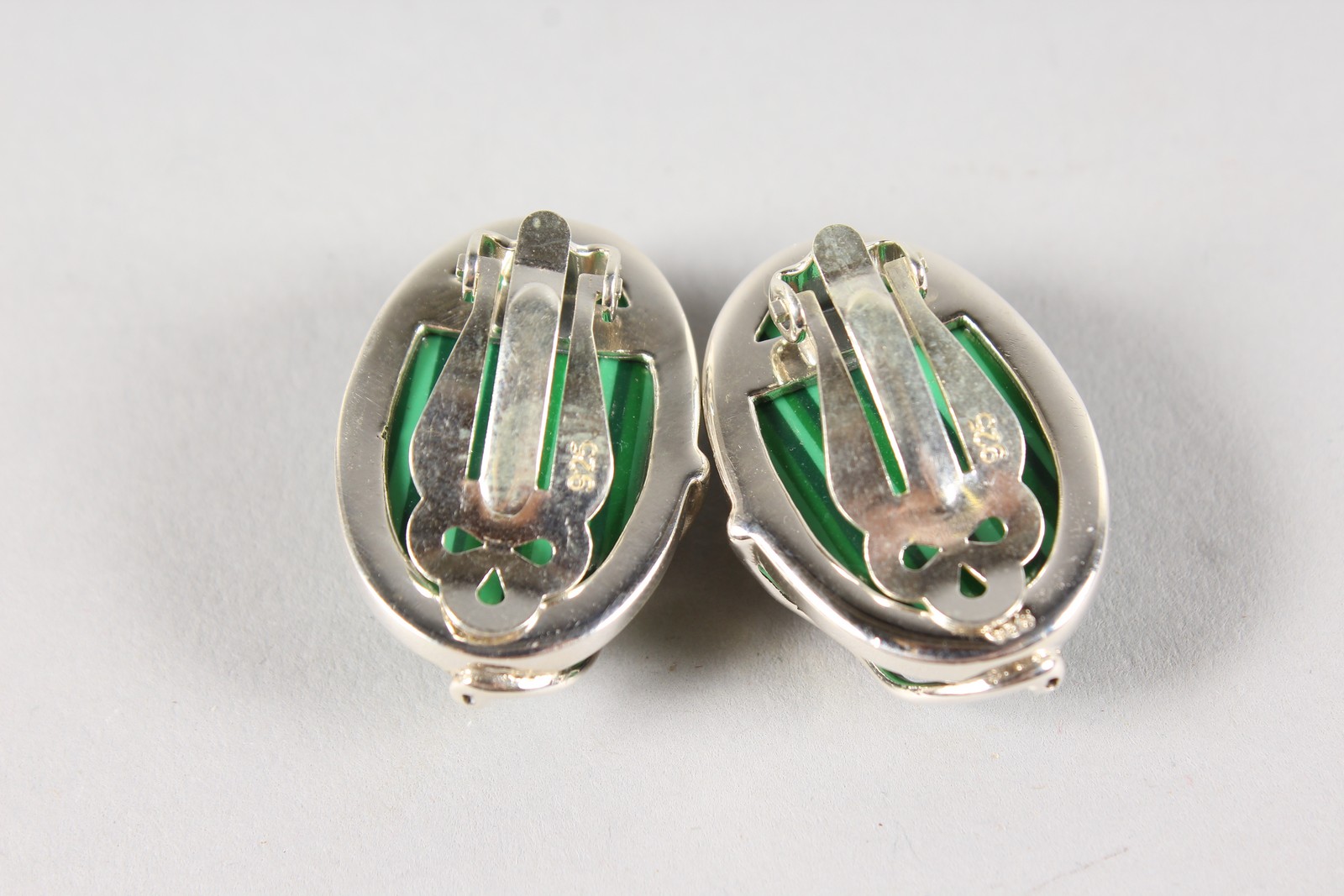 A PAIR OF SILVER AND MALACHITE CLIP ON EARRINGS. - Image 2 of 2