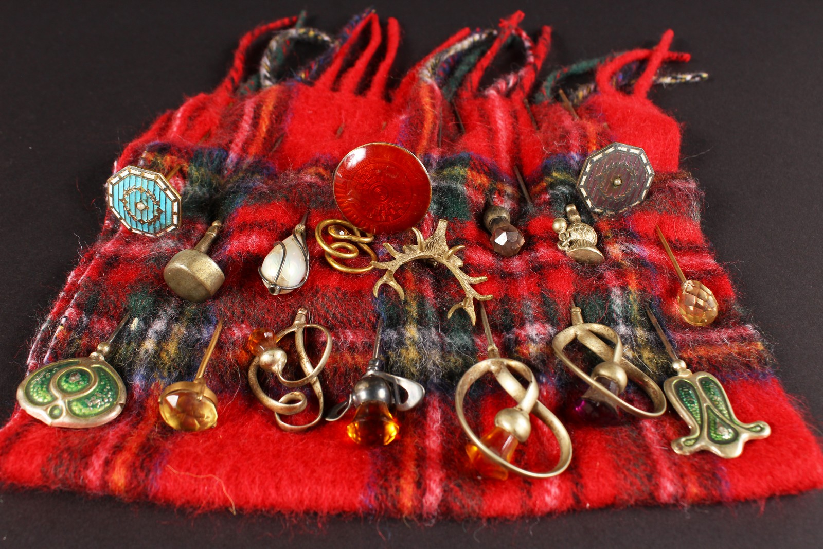 A COLLECTION OF SEVENTEEN VICTORIAN AND EDWARDIAN HAT PINS on a tartan cloth. - Image 4 of 4