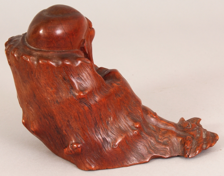 A GOOD QUALITY 19TH CARVED ROOTWOOD FIGURE OF A RECLINING SAGE, wrapped in a well grained cloak, 6. - Image 3 of 7