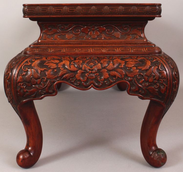 A FINE QUALITY 19TH CENTURY CHINESE RECTANGULAR CARVED HARDWOOD LOW STAND OR TABLE, the frieze - Image 5 of 10