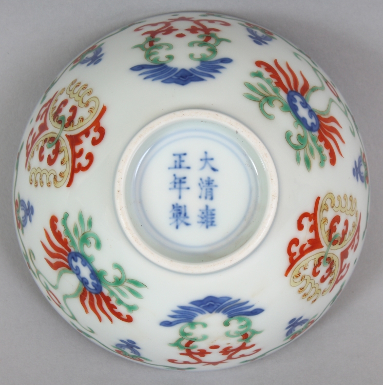 A GOOD QUALITY CHINESE DOUCAI PORCELAIN BOWL, decorated with a variety of formal motifs, the base - Image 6 of 7