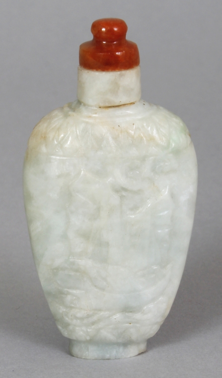 A 20TH CENTURY CHINESE JADE SNUFF BOTTLE, of pale celadon tone, carved to one side with a junk and - Image 3 of 6