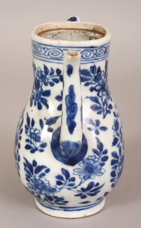 A CHINESE KANGXI PERIOD BLUE & WHITE PORCELAIN EWER, painted in a good tone of underglaze-blue - Image 2 of 8