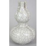 A CHINESE GE STYLE CRACKLEGLAZE TREFOIL PORCELAIN VASE, unusually modelled with three necks, the