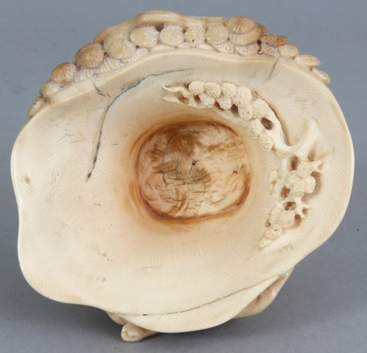 A GOOD QUALITY 19TH CENTURY CHINESE IVORY LIBATION CUP, the sides carved in high relief with - Image 7 of 8