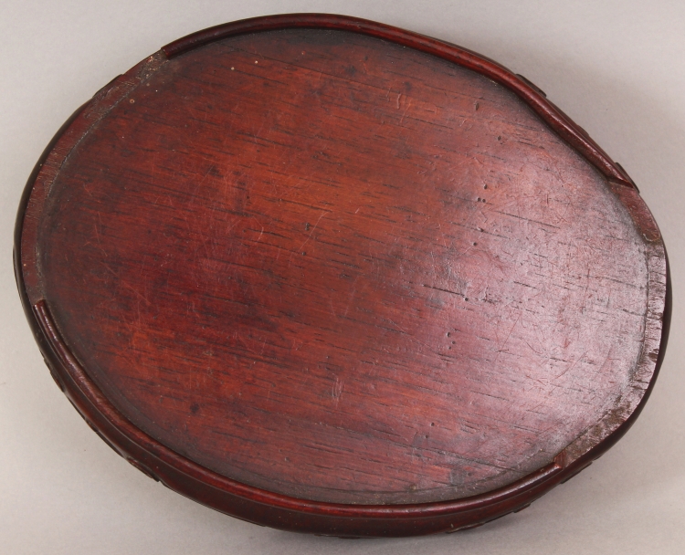 A 19TH CENTURY CHINESE OVAL CARVED HARDWOOD STAND, with ruyi form feet and ruyi carved frieze, 7.8in - Image 8 of 9