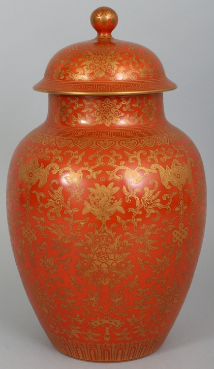 A GOOD QUALITY CHINESE CORAL GROUND PORCELAIN VASE & COVER, the sides decorated with formal - Image 2 of 10